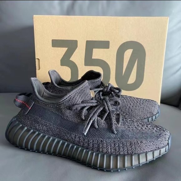 Yeezy Boost 350 V2 men\'s shoes